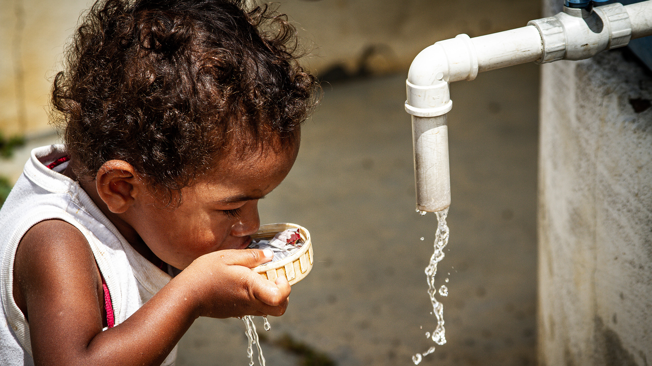 A sede não espera: Amigos do Bem leva 1,4 bilhão de litros de água para o sertão.