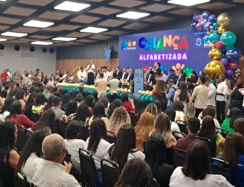Amigos do Bem recebe Prêmio Escola Destaque do Programa Criança Alfabetizada